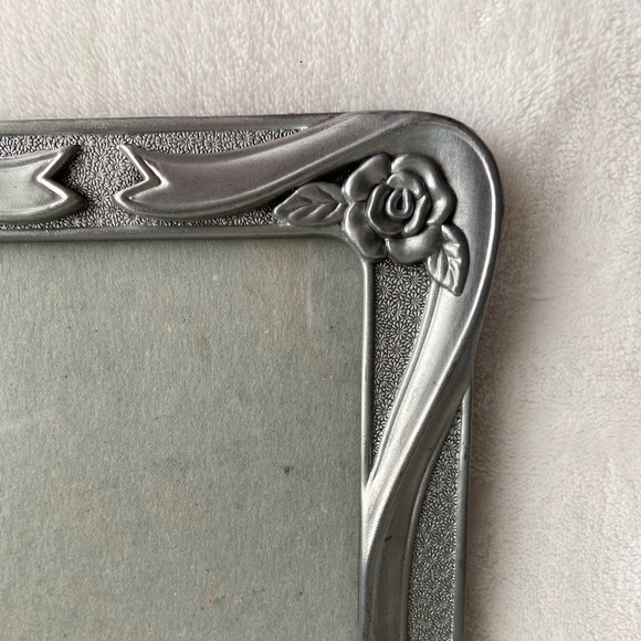 Towle Silversmiths Signature Collection Silver Roses Ribbon 5x7 Picture Frame - Picture 10 of 11